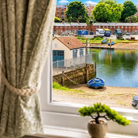 Stylish Retreat Sleeps 7 Harbour Views Tatil Evi *