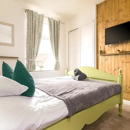 Stylish Retreat Sleeps 7 Harbour Views Whitby