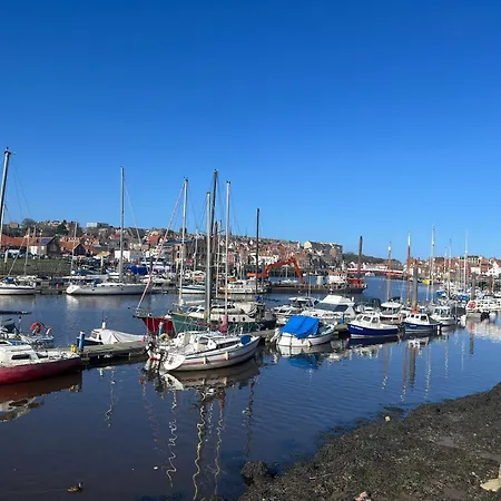 Stylish Retreat Sleeps 7 Harbour Views Whitby
